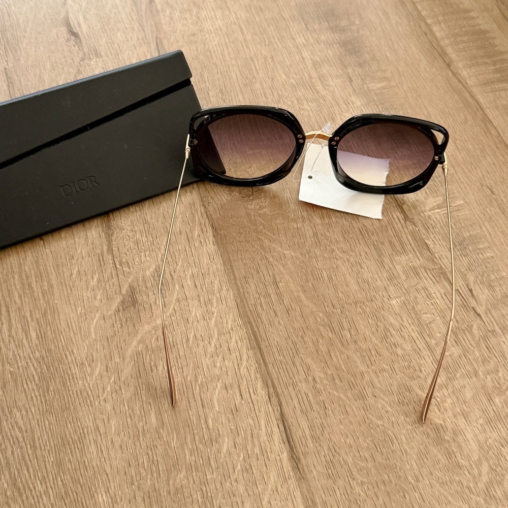 NWT Christian Dior DIORDIRECTION Direction 26S0D Cutout Sunglasses 56mm‎ Unisex - Picture 2 of 8